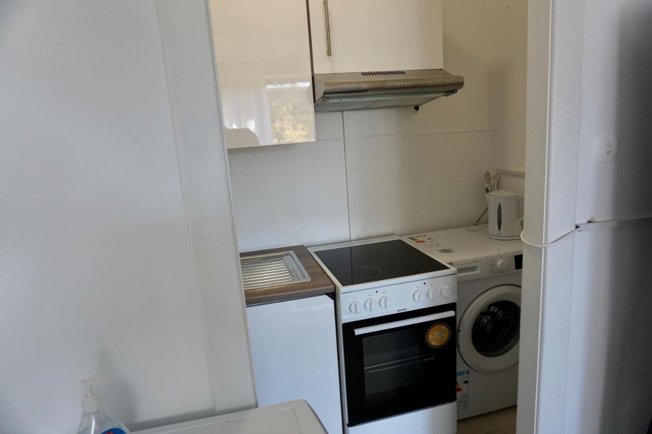 Alster Hamburg - Saniertes Und Mobliertes Apartment Mit Bad Und Kuche Esterno foto