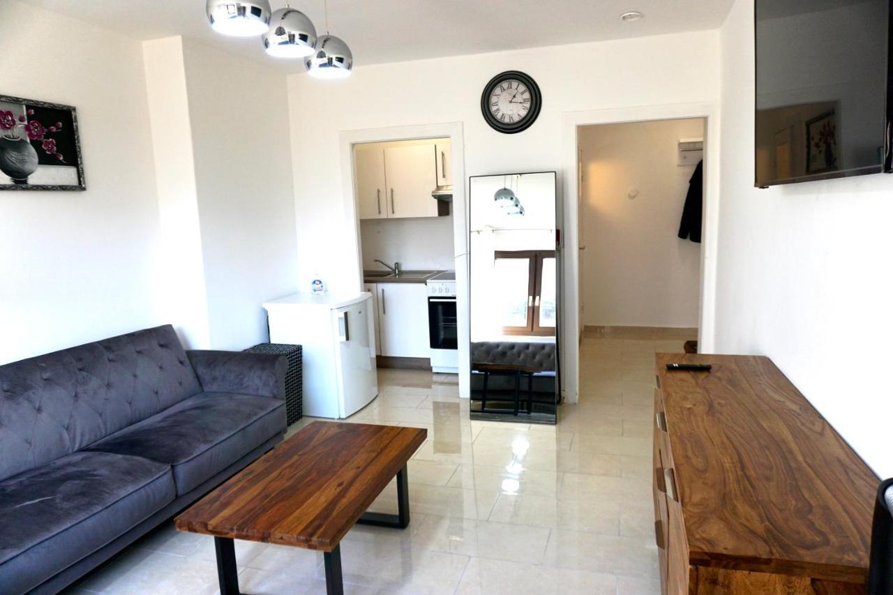 Alster Hamburg - Saniertes Und Mobliertes Apartment Mit Bad Und Kuche Esterno foto