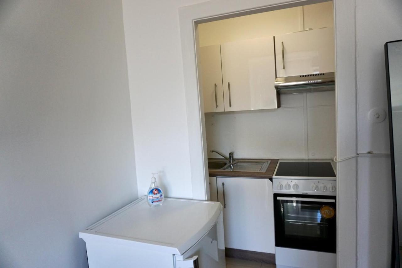 Alster Hamburg - Saniertes Und Mobliertes Apartment Mit Bad Und Kuche Esterno foto