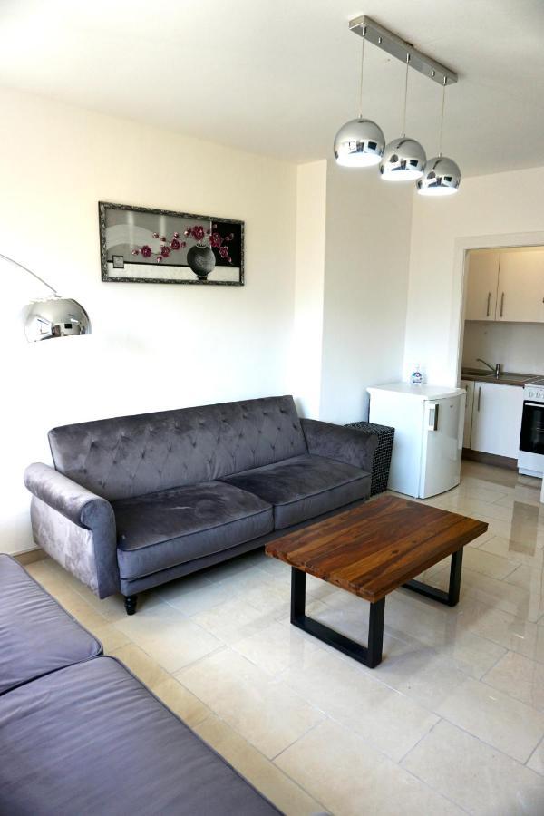 Alster Hamburg - Saniertes Und Mobliertes Apartment Mit Bad Und Kuche Esterno foto