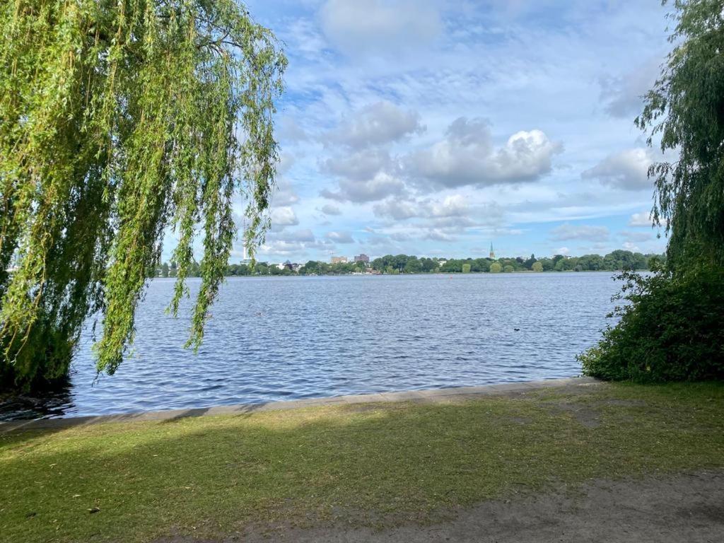 Alster Hamburg - Saniertes Und Mobliertes Apartment Mit Bad Und Kuche Esterno foto